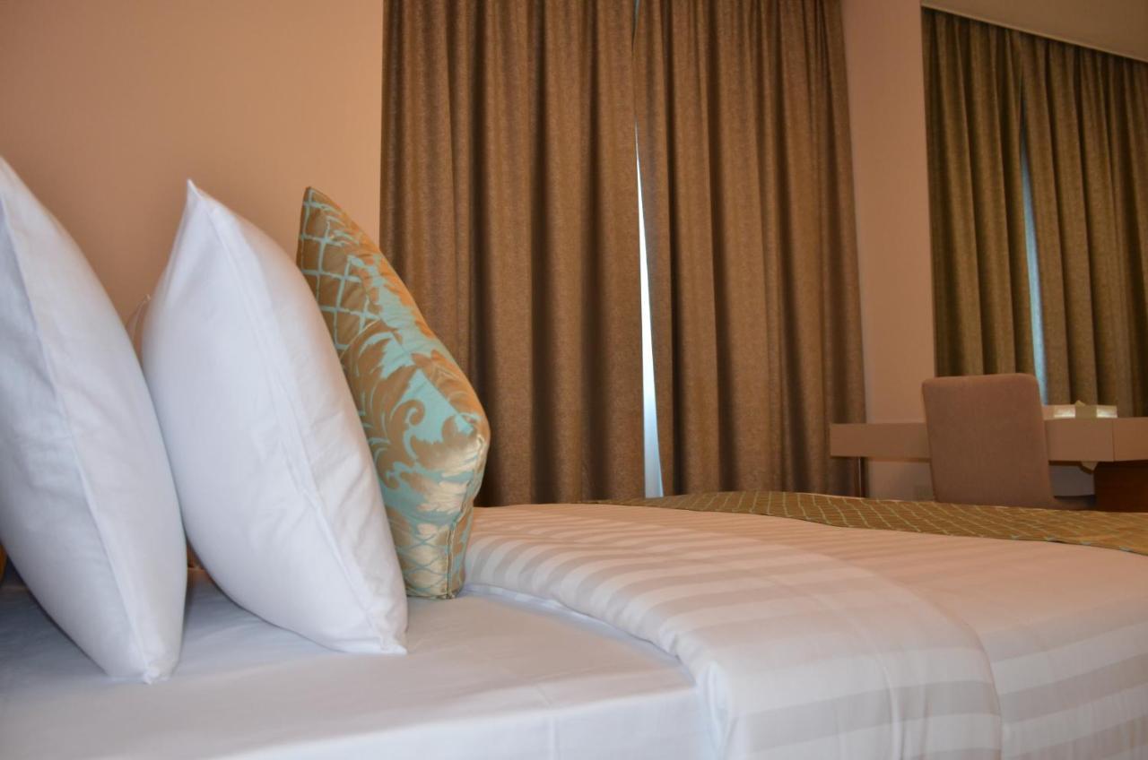 The Lodge Suites Манама Екстериор снимка